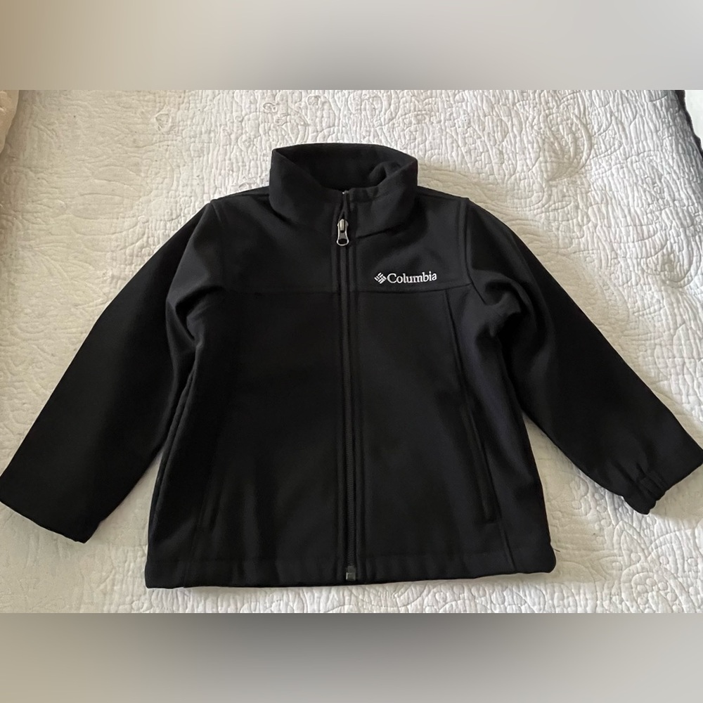 Black Columbia jacket size 3T